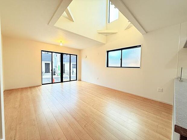 リビングダイニングになります。ご家族そろっての素敵な空間になりそうですね。