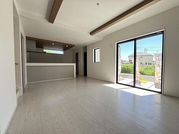 リビングダイニングになります。ご家族そろっての素敵な空間になりそうですね。