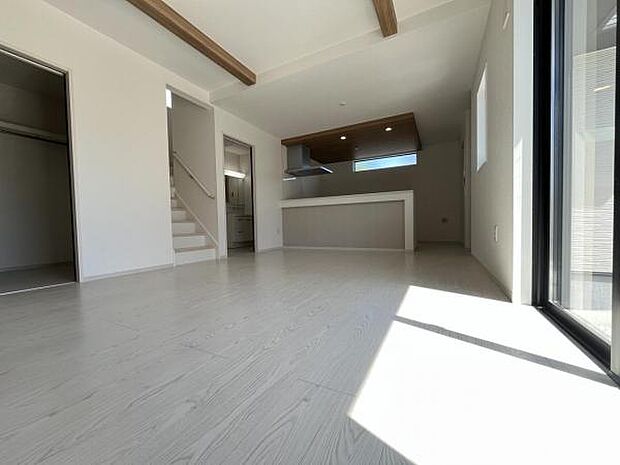 リビングダイニングになります。ご家族そろっての素敵な空間になりそうですね。