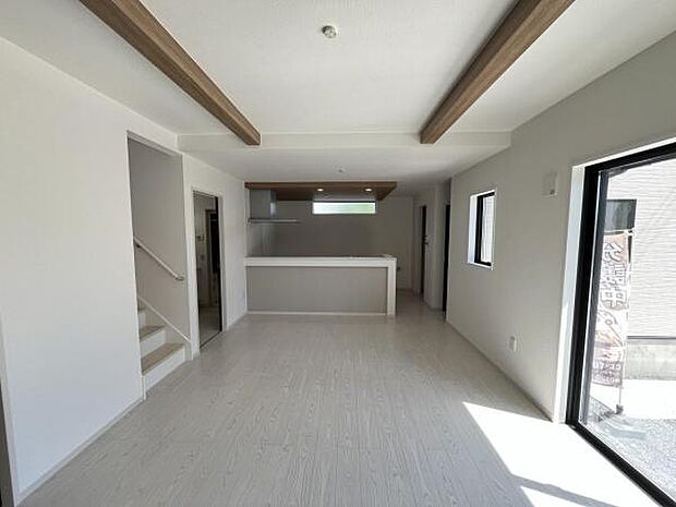 家族とゆったり時間を過ごせるリビングダイニング。