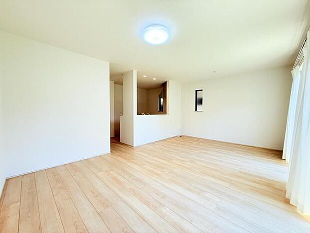 家族団らんの場所としてゆったりと居心地の良いリビングです。