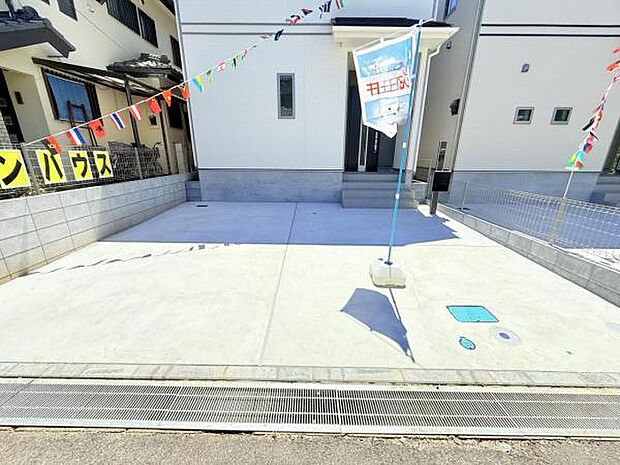 駐車場ももちろん完備しておりますのでお車所有の方にも心強いです。