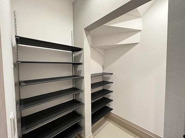 玄関がいつも片づくシューズインクローゼットがあります。