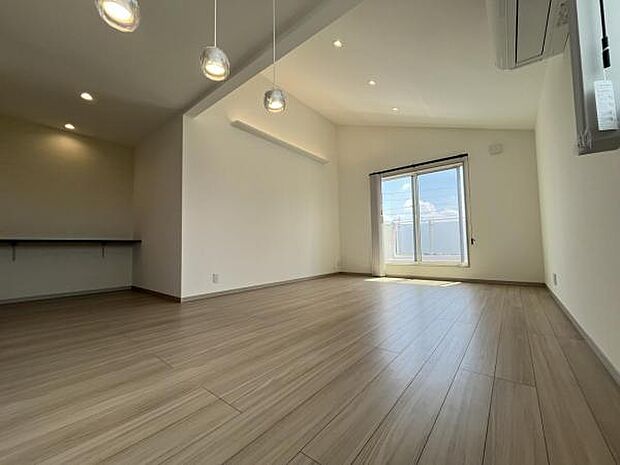 リビングダイニングになります。ご家族そろっての素敵な空間になりそうですね。