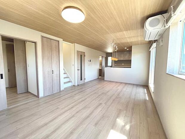 リビングダイニングになります。ご家族そろっての素敵な空間になりそうですね。