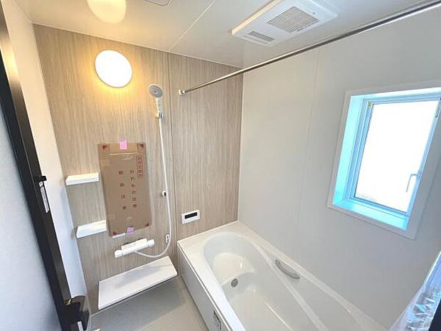 お洗濯にも重宝する浴室乾燥機付き。寒い時期もいつも温かいお湯に浸かれる追い焚き機能付きです。