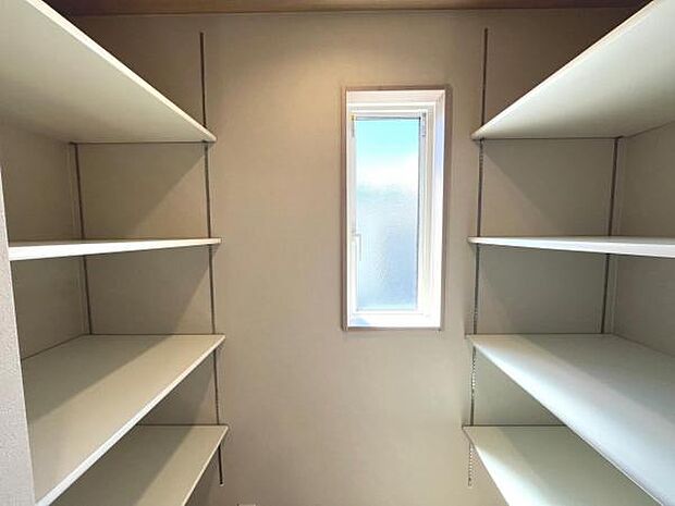 キッチンにはパントリースペースをお設置