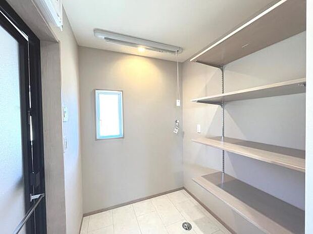 お天気を気にせずお洗濯ができ、室内干し可能です。