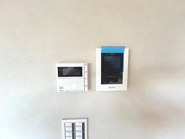 訪問者を確認できるTVモニター付きインターフォンです。