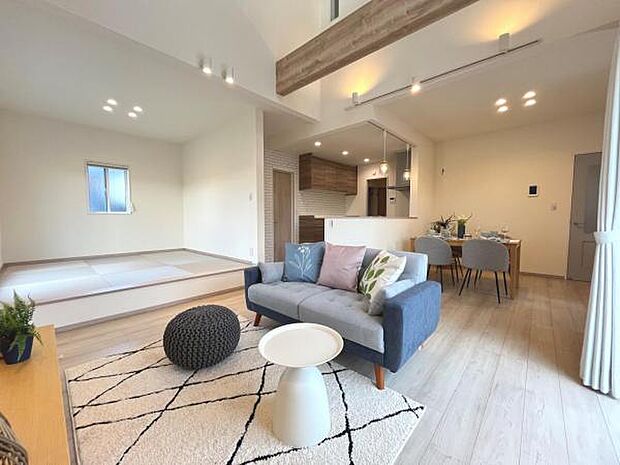 リビングダイニングになります。ご家族そろっての素敵な空間になりそうですね。