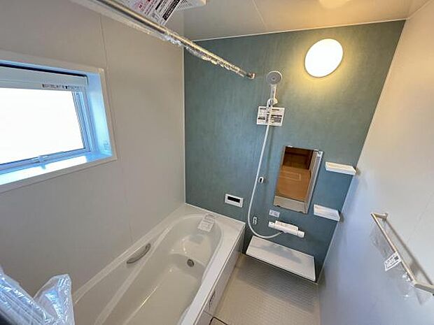 お洗濯にも重宝する浴室乾燥機付き。寒い時期もいつも温かいお湯に浸かれる追い焚き機能付きです。