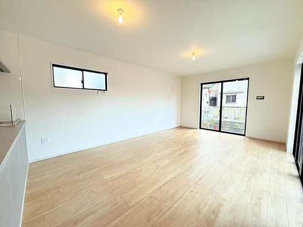 リビングダイニングになります。ご家族そろっての素敵な空間になりそうですね。