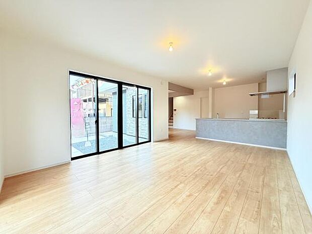 家族団らんの場所としてゆったりと居心地の良いリビングです。