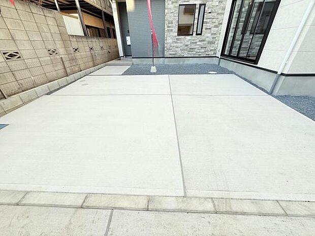 駐車場ももちろん完備しておりますのでお車所有の方にも心強いです。