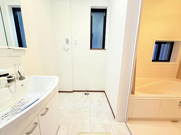 脱衣所は小さなお子様がいるご家庭にも重宝されます。