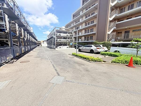駐車場ももちろん完備しておりますのでお車所有の方にも心強いです。