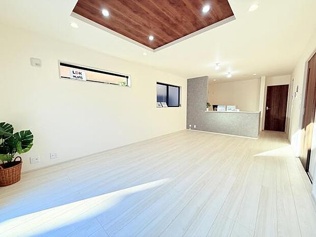 家族団らんの場所としてゆったりと居心地の良いリビングです。