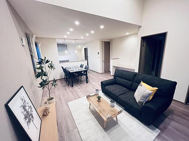 開放感のある2階勾配天井リビング。