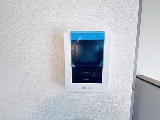 来訪者が一目でわかるカラーモニター。