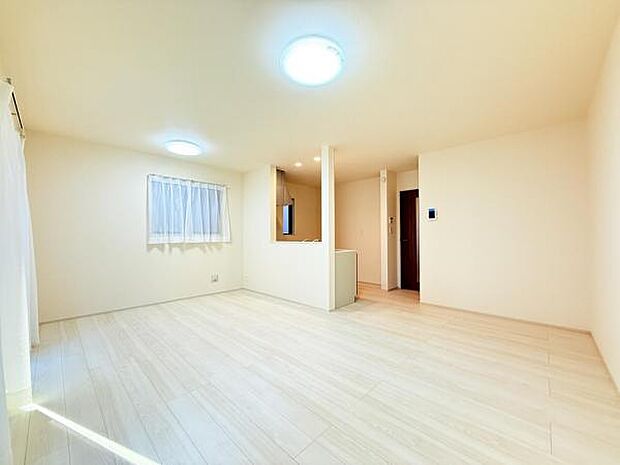 リビングダイニングになります。ご家族そろっての素敵な空間になりそうですね。