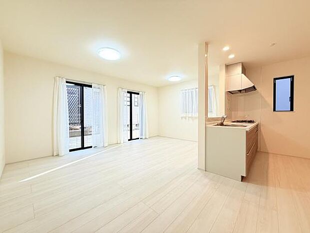 家族団らんの場所としてゆったりと居心地の良いリビングです。