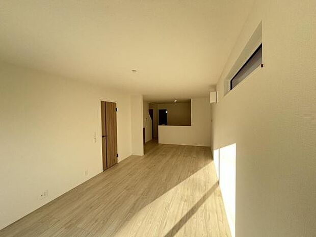 家族とゆったり時間を過ごせるリビングダイニング。