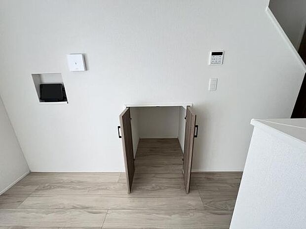 いつでもお部屋をスッキリお使い頂ける収納スペースを設置。