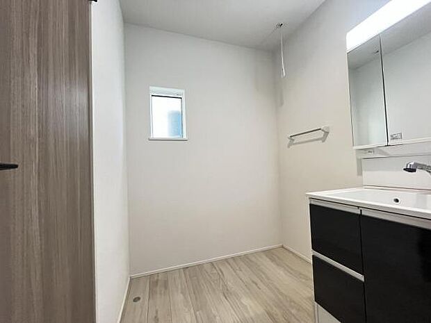 お天気を気にせずお洗濯ができ、室内干し可能です。