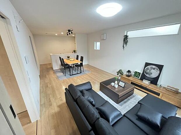 リビングダイニングになります。ご家族そろっての素敵な空間になりそうですね。