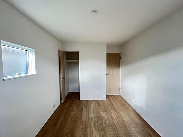 いつでもお部屋をスッキリお使い頂ける収納スペースを設置。