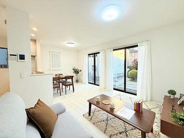 家族団らんの場所としてゆったりと居心地の良いリビングです。