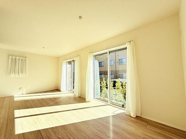 家族団らんの場所としてゆったりと居心地の良いリビングです。