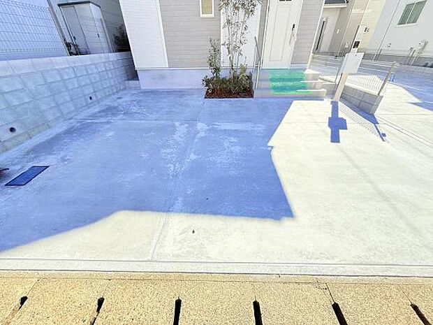 駐車場ももちろん完備しておりますのでお車所有の方にも心強いです。