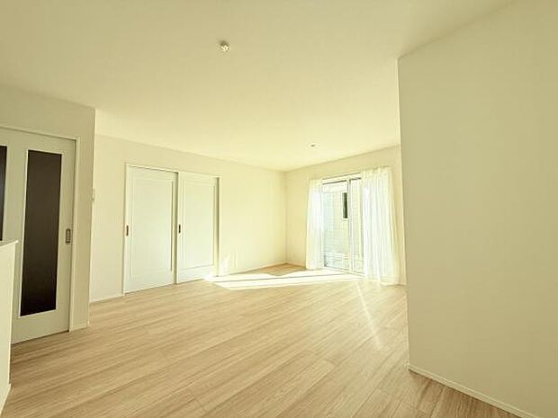 リビングダイニングになります。ご家族そろっての素敵な空間になりそうですね。