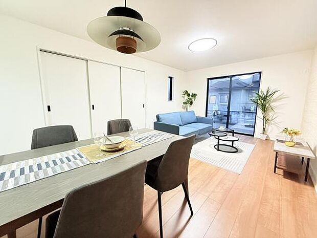 リビングダイニングになります。ご家族そろっての素敵な空間になりそうですね。