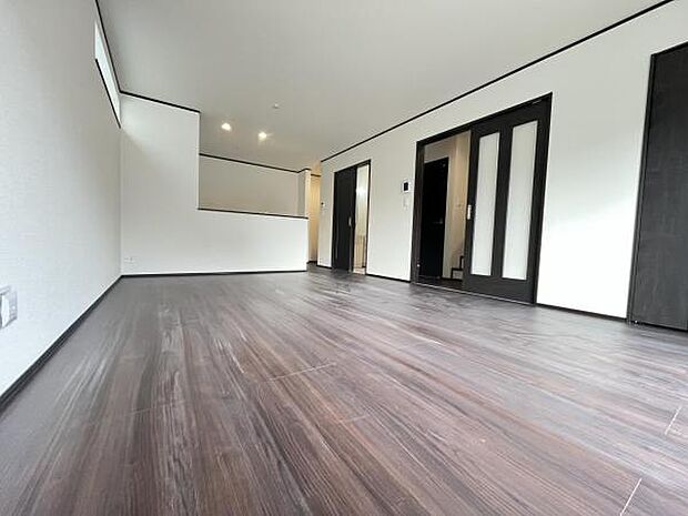 リビングダイニングになります。ご家族そろっての素敵な空間になりそうですね。