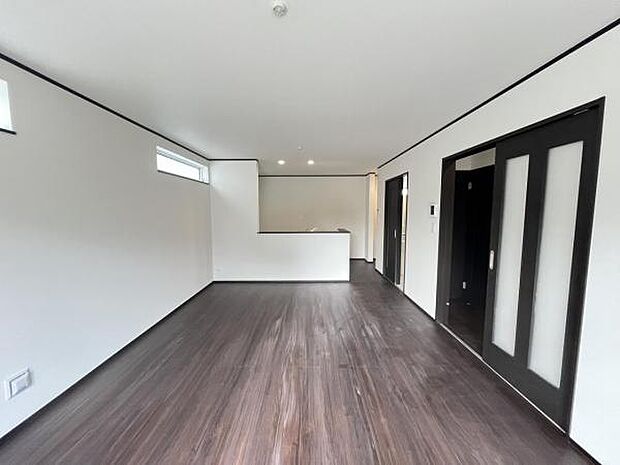 家族とゆったり時間を過ごせるリビングダイニング。