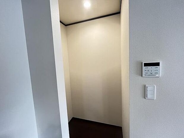 キッチン横にはパントリー設置