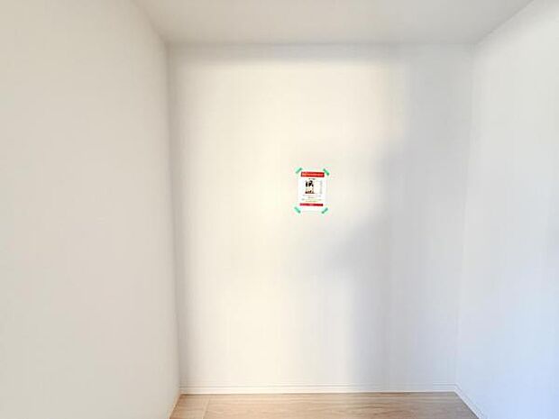 ウォークインクローゼットがあり収納スペースも豊富。季節物もスッキリ片付きそうです。