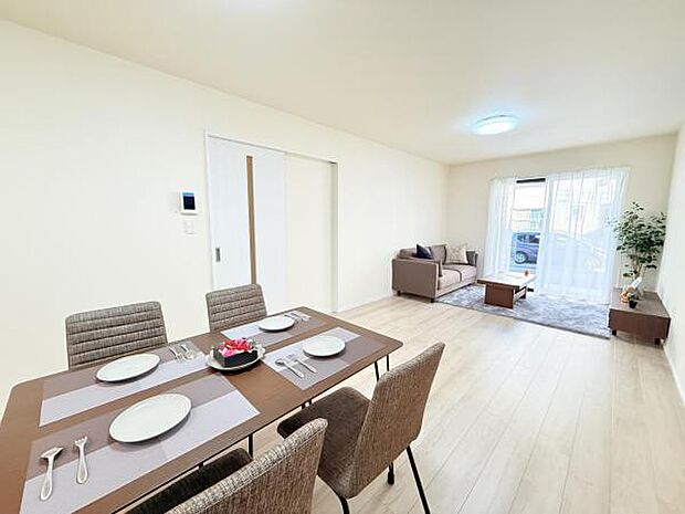 リビングダイニングになります。ご家族そろっての素敵な空間になりそうですね。