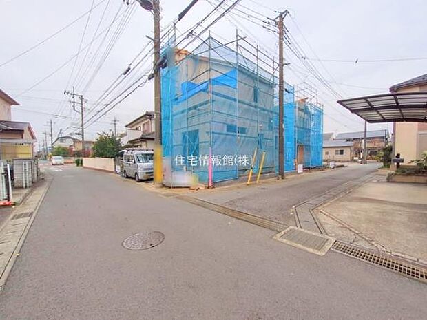 前面道路を含めた現地写真です。