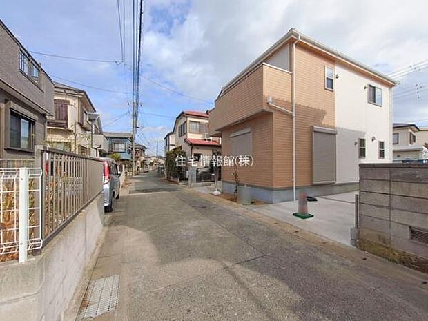 前面道路を含めた現地写真です。