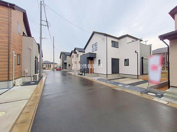 前面道路を含めた現地写真です。