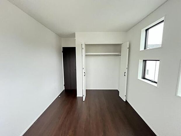 いつでもお部屋をスッキリお使い頂ける収納スペースを設置。