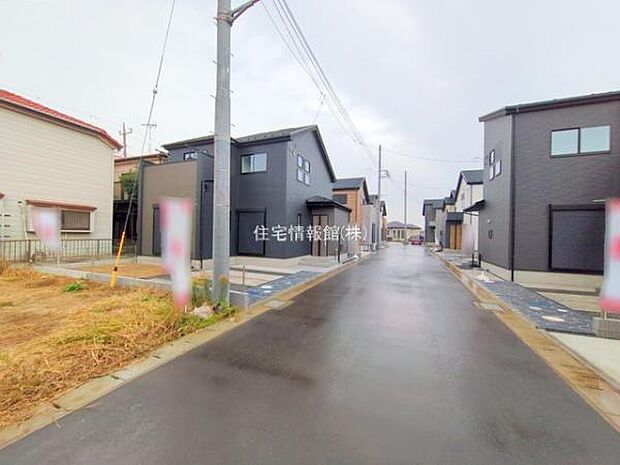 前面道路を含めた現地写真です。