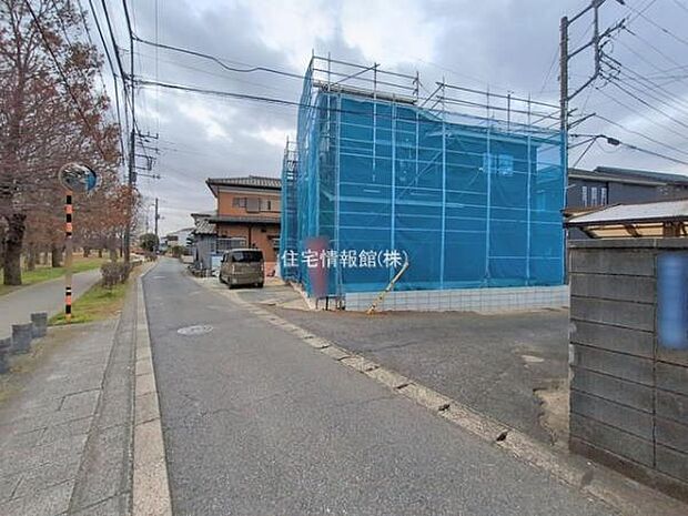 前面道路を含めた現地写真です。