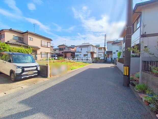 前面道路を含めた現地写真です。