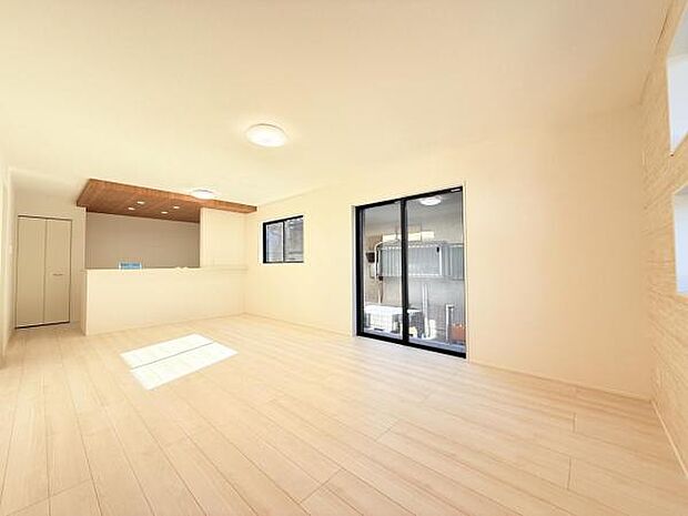 家族団らんの場所としてゆったりと居心地の良いリビングです。