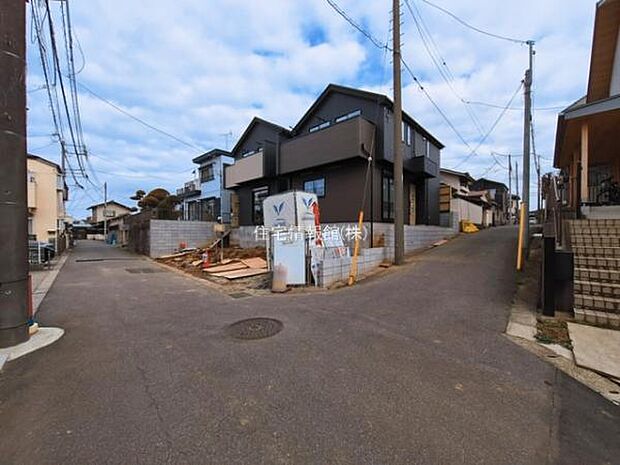 前面道路を含めた現地写真です。