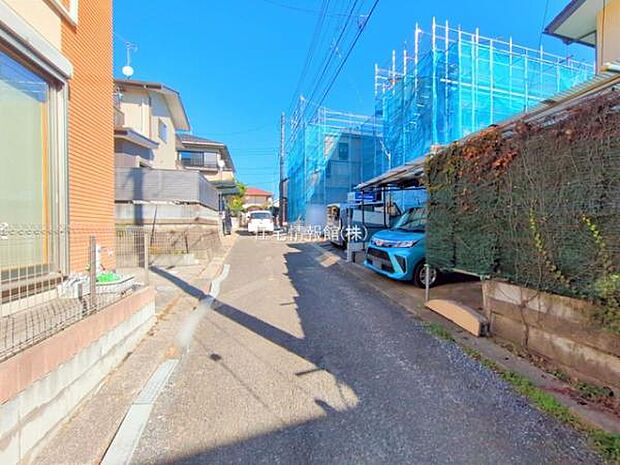 前面道路を含めた現地写真です。